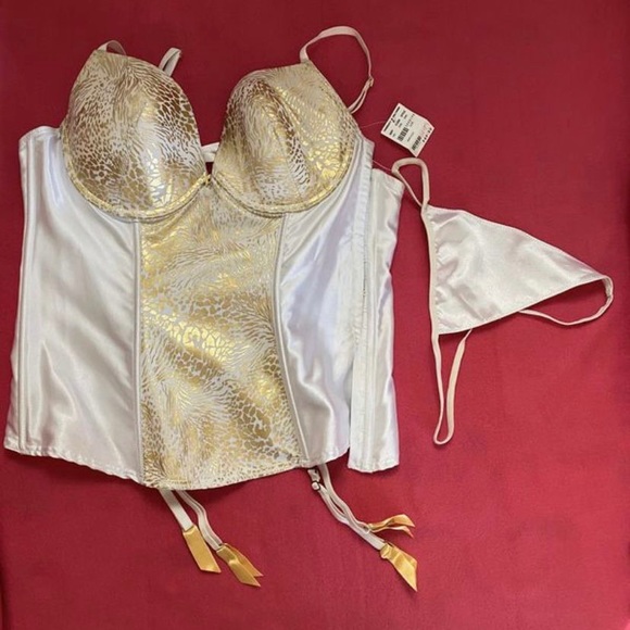 Fredrick’s of Hollywood corset with matching g-string - white & gold cheetah - Picture 5 of 11